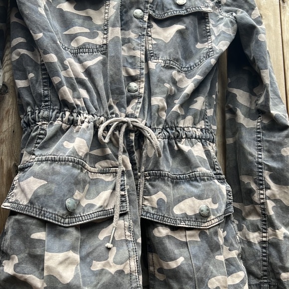 Aritzia Camo Coat Trooper Utility Hooded Drawcord Hoodie - Picture 5 of 8